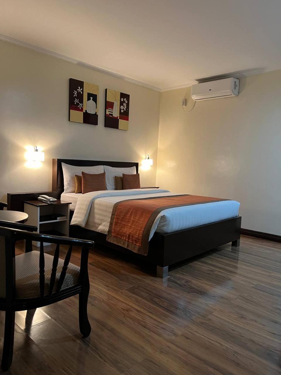 Subic Residencias Olongapo Eksteriør billede
