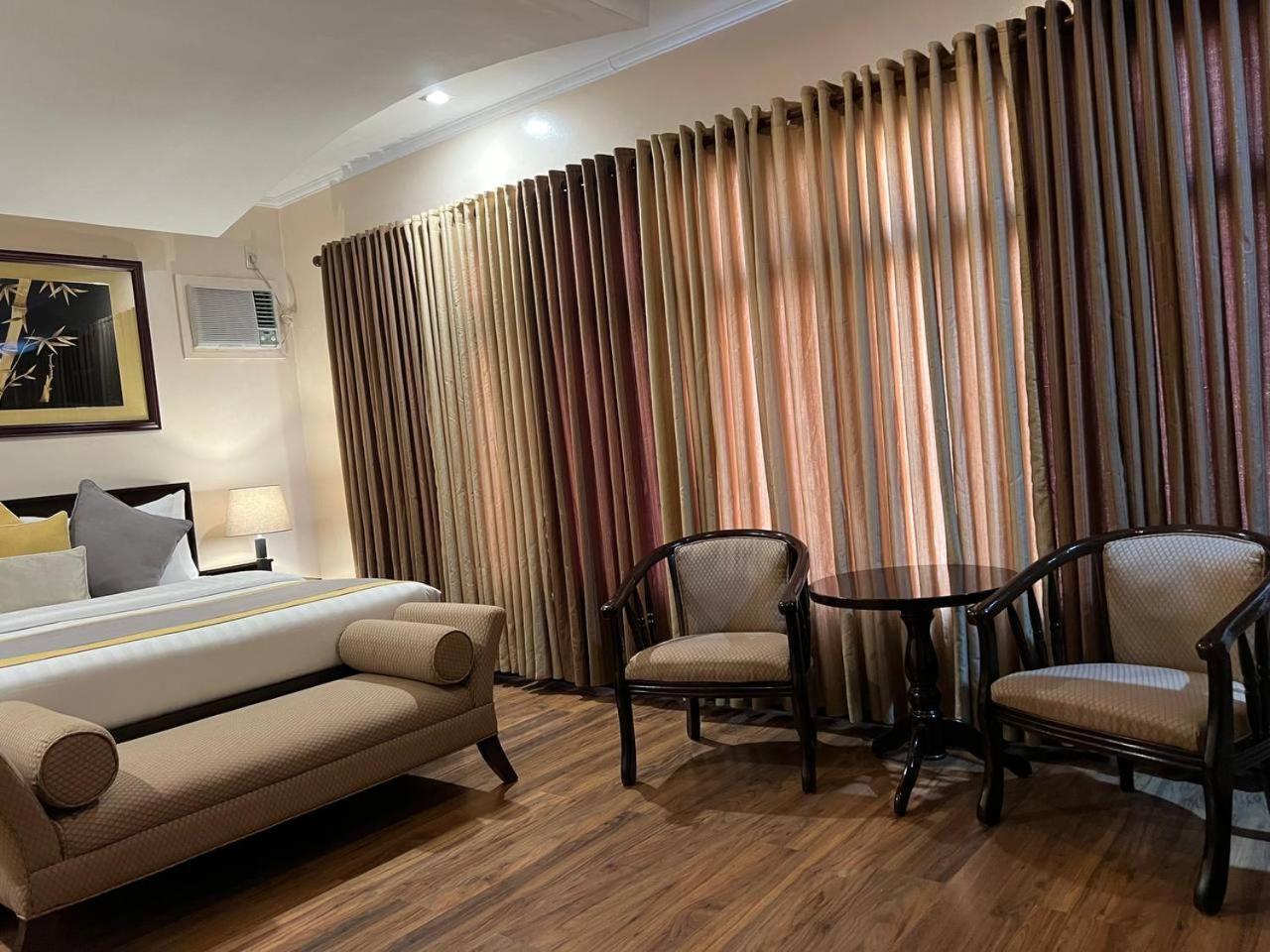 Subic Residencias Olongapo Eksteriør billede