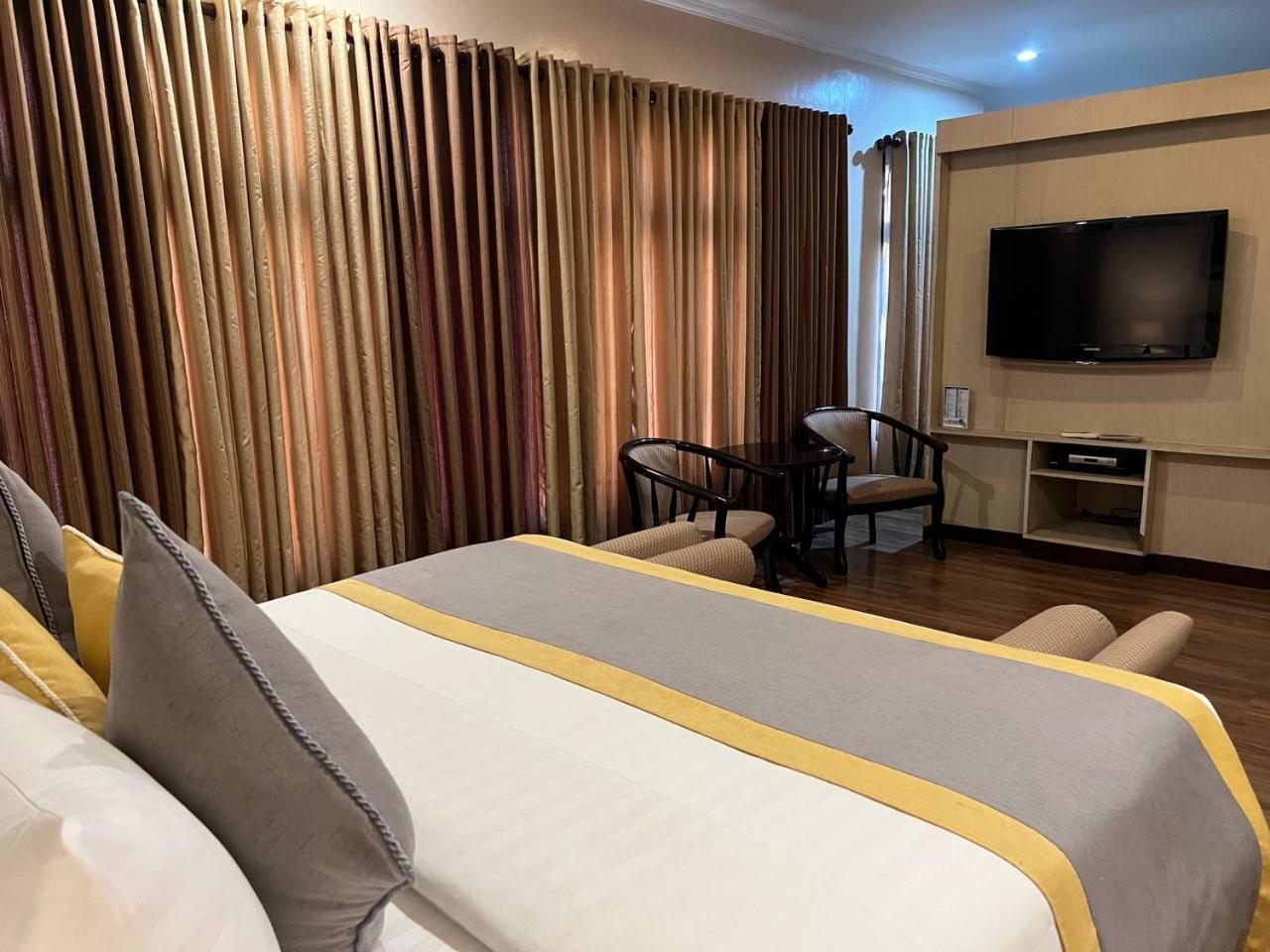 Subic Residencias Olongapo Eksteriør billede