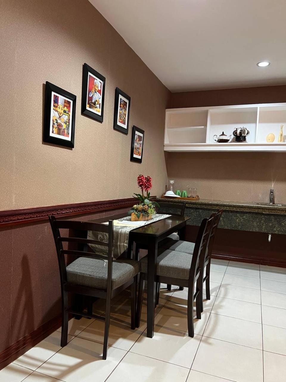 Subic Residencias Olongapo Eksteriør billede