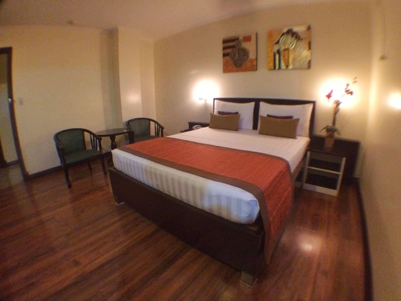 Subic Residencias Olongapo Eksteriør billede