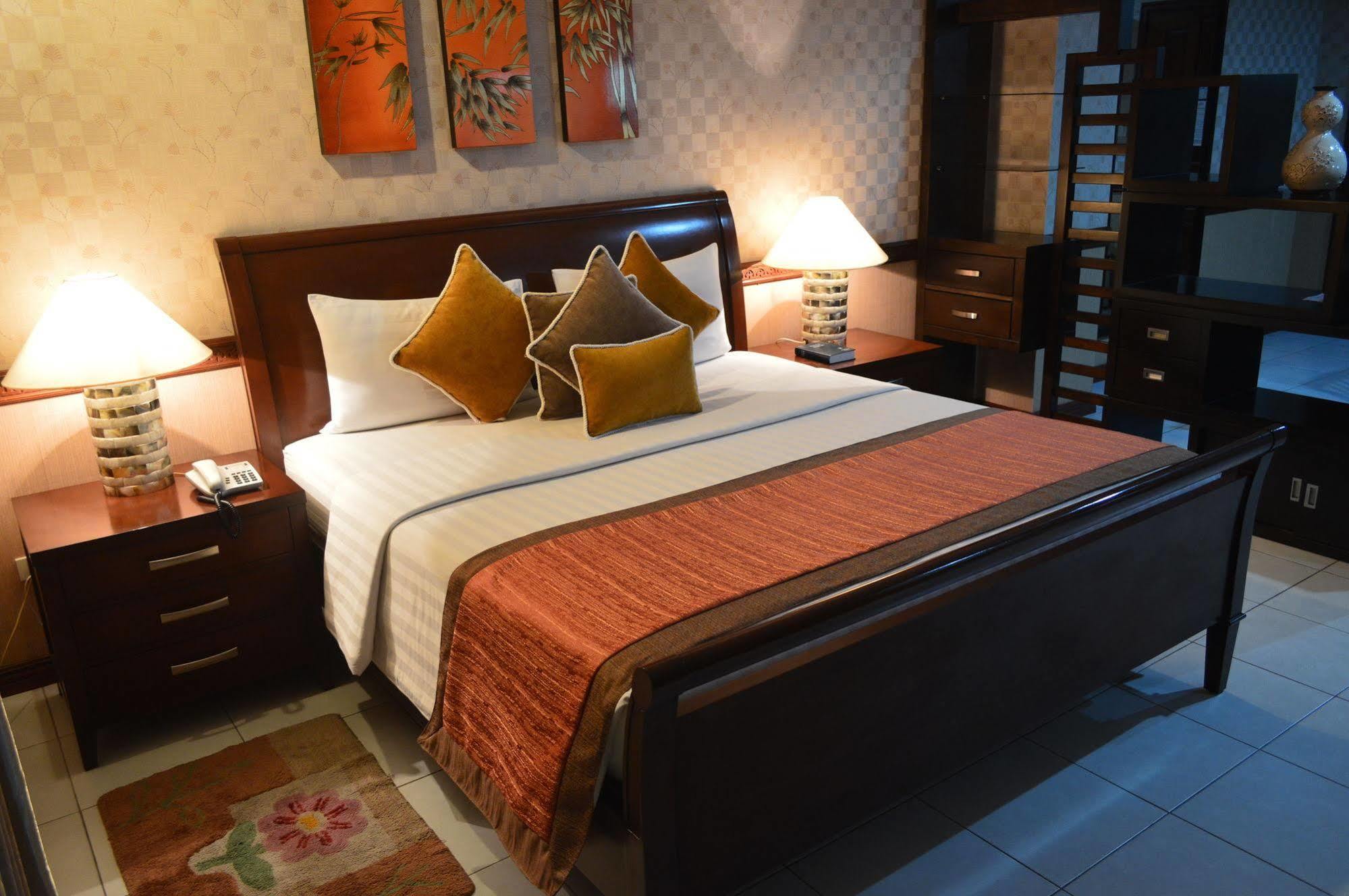 Subic Residencias Olongapo Eksteriør billede