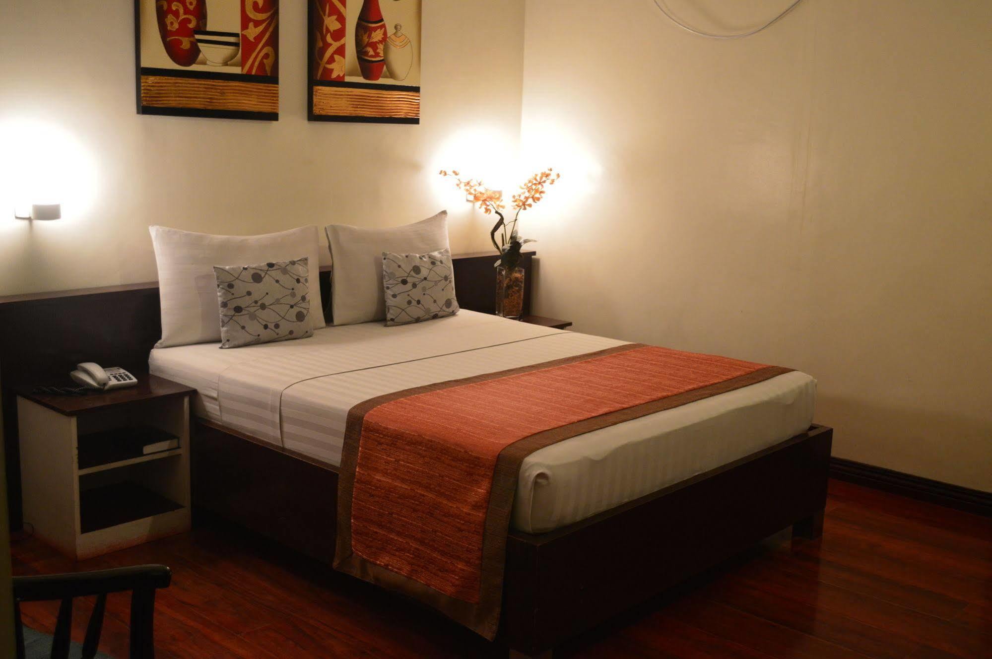 Subic Residencias Olongapo Eksteriør billede