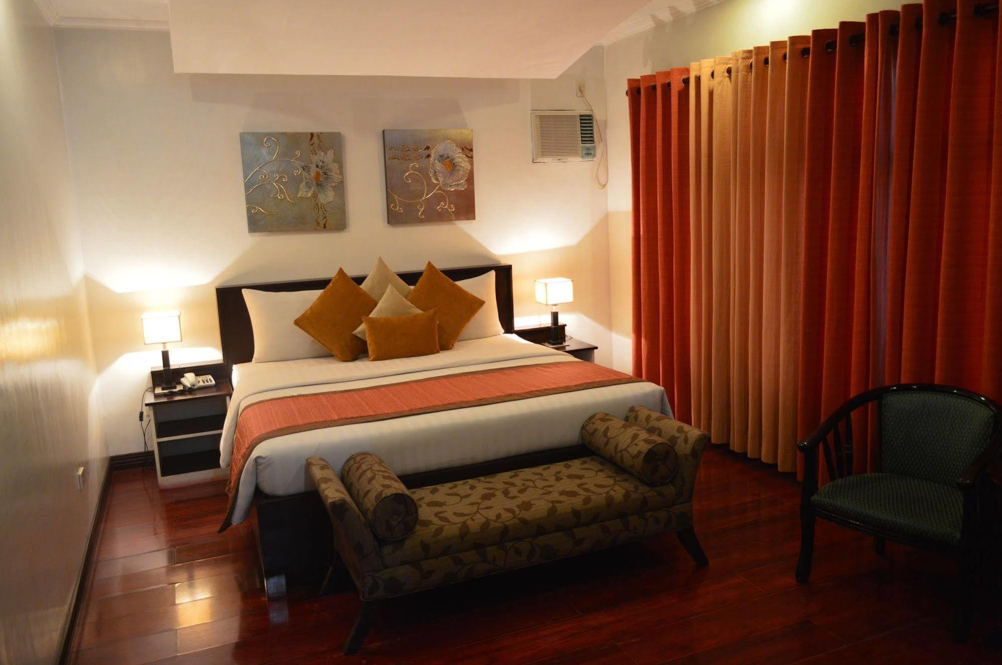Subic Residencias Olongapo Eksteriør billede